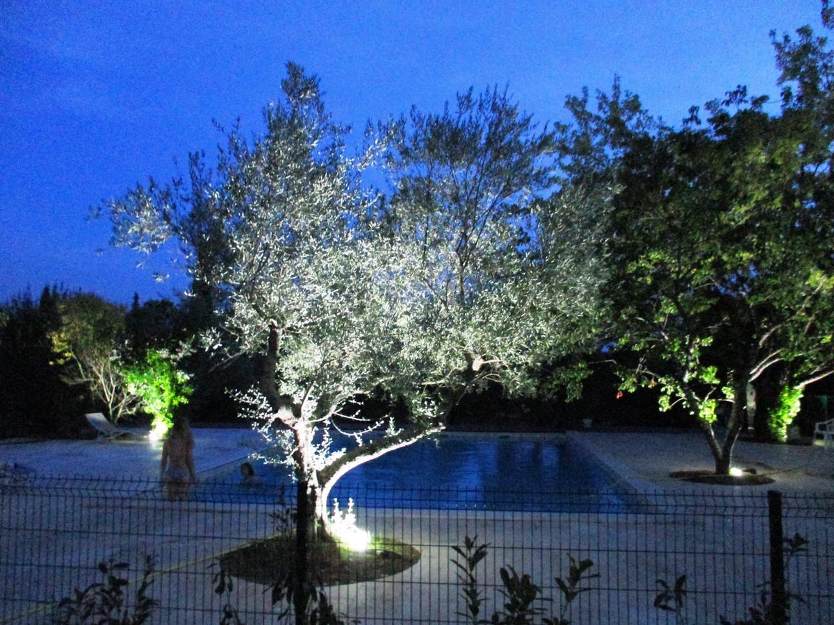 Le Mas Des Lilas Юзес Экстерьер фото